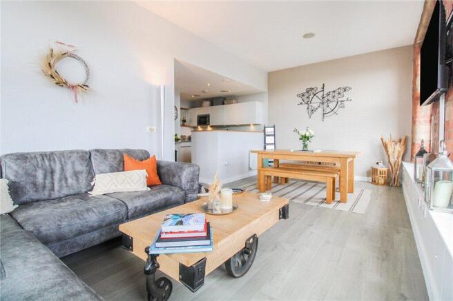2 bed Penthouse for sale Image 4