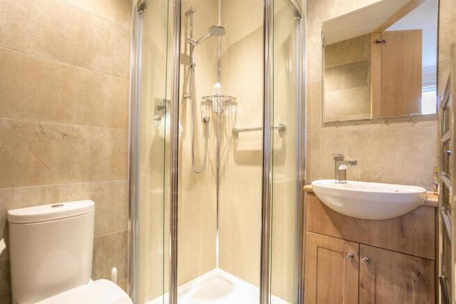 Ensuite B.jpg