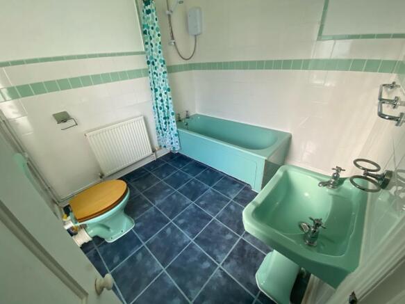 2 bed Terraced to rent Image 5
