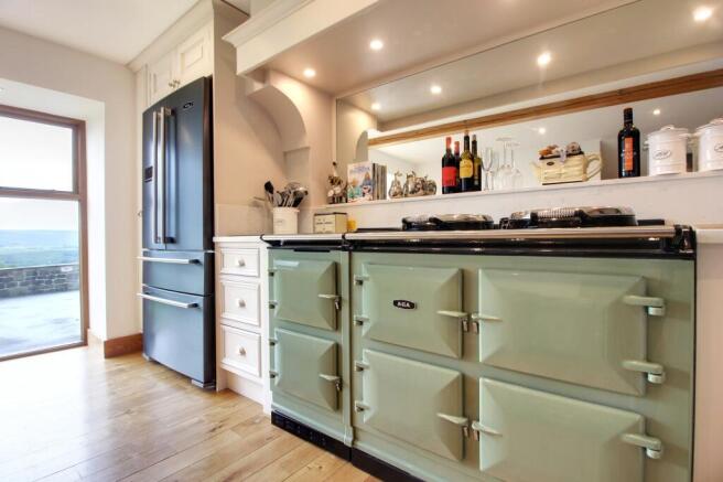 5 bed Detached for sale Image 5