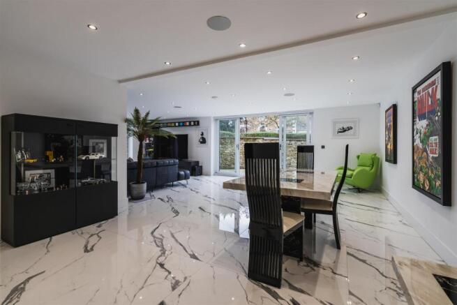 Lounge/Dining Room