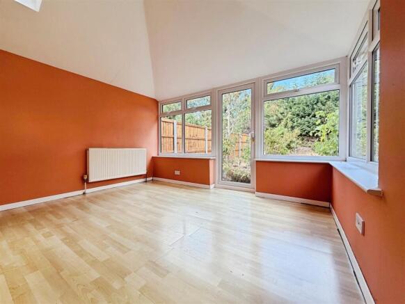 3 bed Semi-Detached for sale Image 7