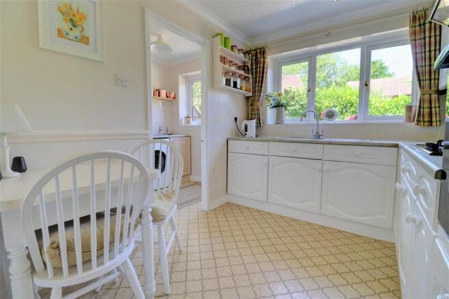 kitchen 1.jpg