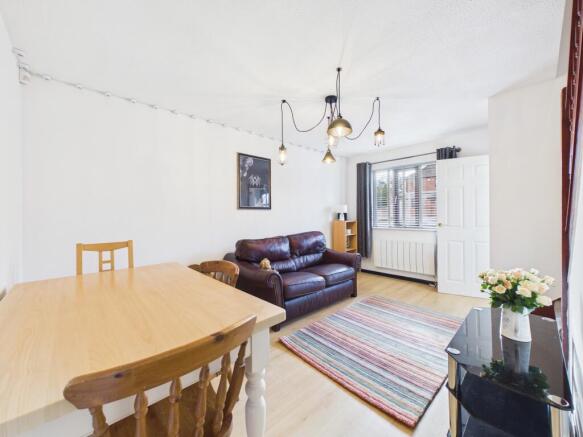 CAM04825G0-PR0336-STILL002