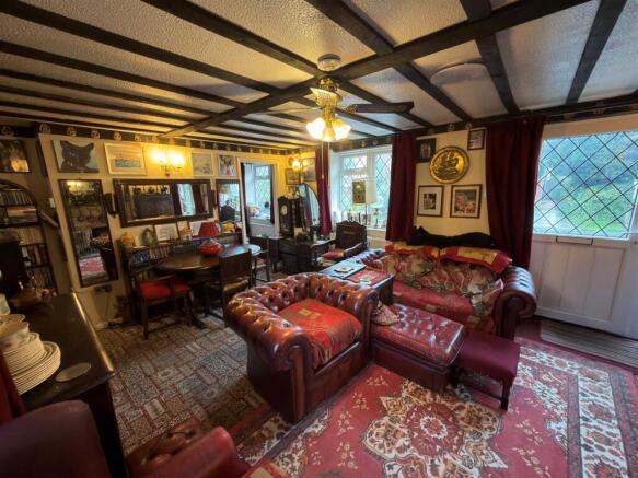 Living Room 2.jpg