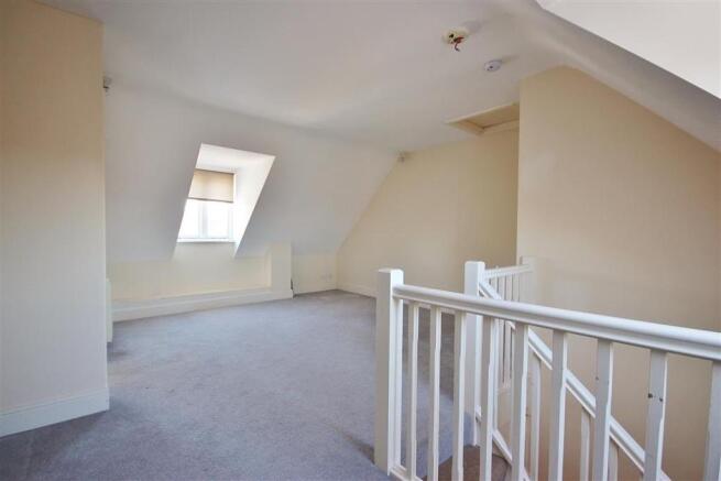 Master Bedroom (2)