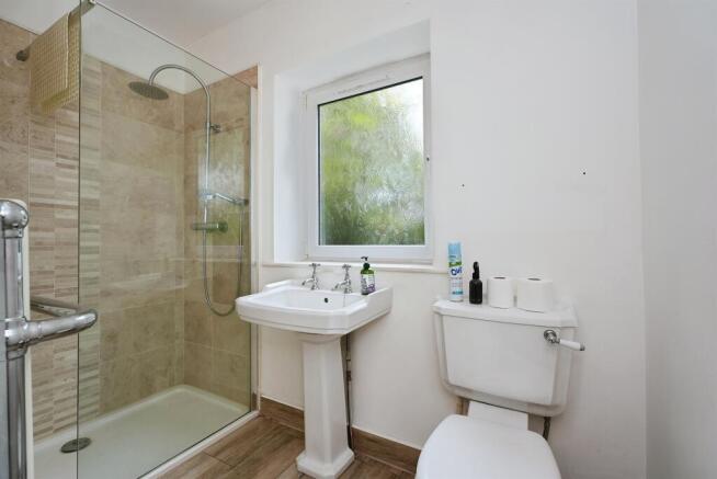 4 bed Detached for sale Image 12