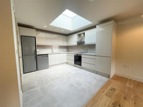 5 bed Mews to rent Image 8