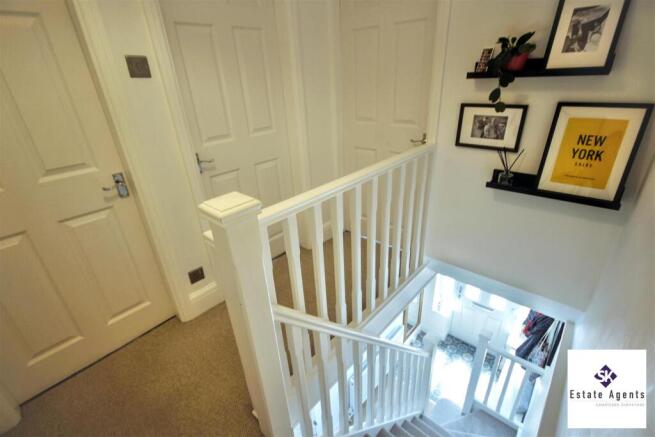 5 bed Detached for sale Image 11