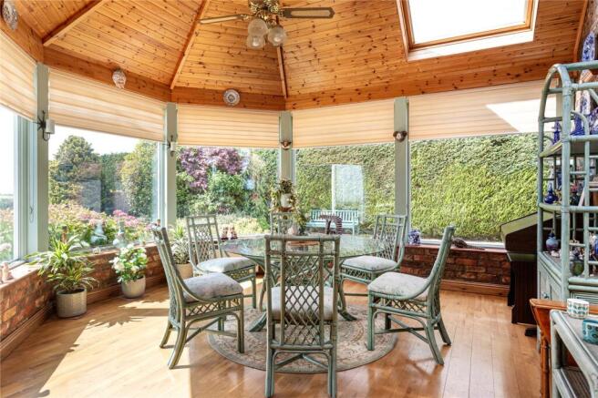 4 bed Detached for sale Image 8