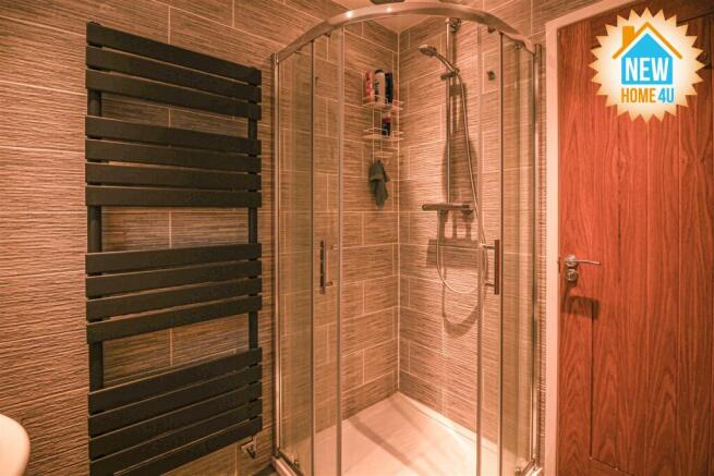 EN SUITE:
