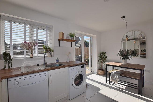 3 bed Detached to rent Image 8