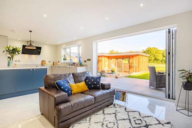 8482132-interior31.jpg