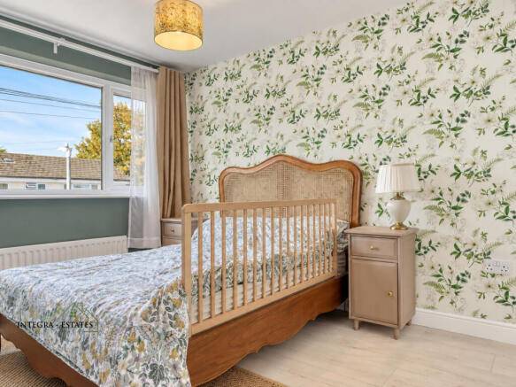 west-malling-me19-bedroom-botanical-wallpaper-and-