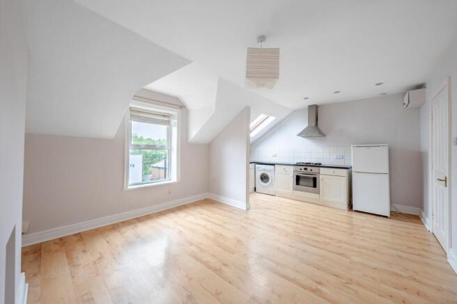 2 bed Flat for sale Image 4