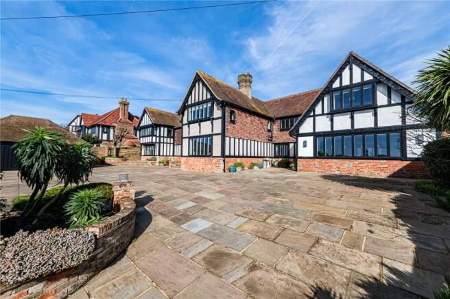 5 Roedean Way