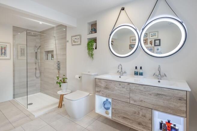 Principle Bedroom En Suite
