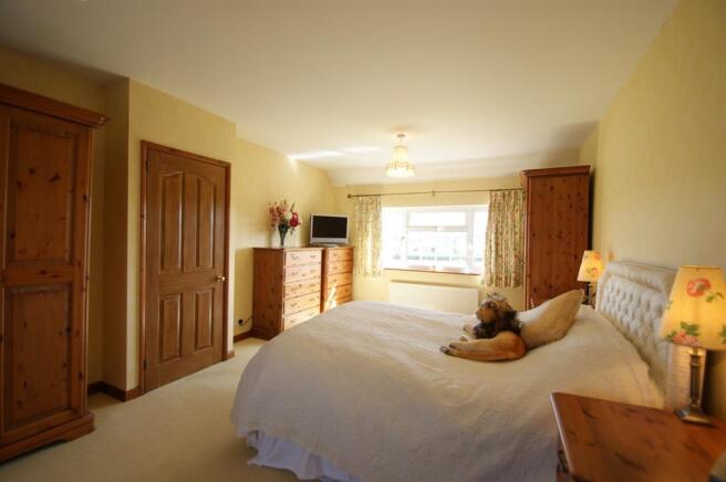 Garden Cottage - bed 1b.jpg