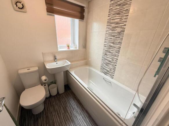 3 bed Semi-Detached for sale Image 6
