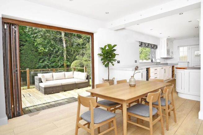 5 bed Detached for sale Image 4