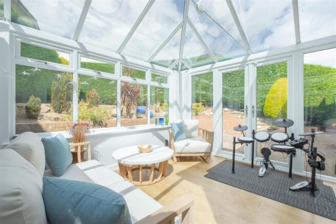4 bed Detached for sale Image 6