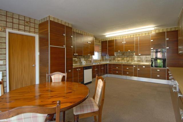 Spacious Kitchen/Din