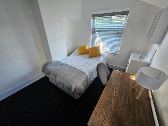 1 bed House Share to rent Image 6