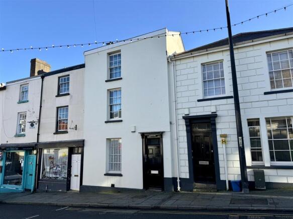2-bed flat on Moor Street, Chepstow, £180,000