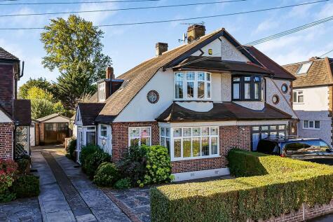 Silverthorn Gardens, Chingford