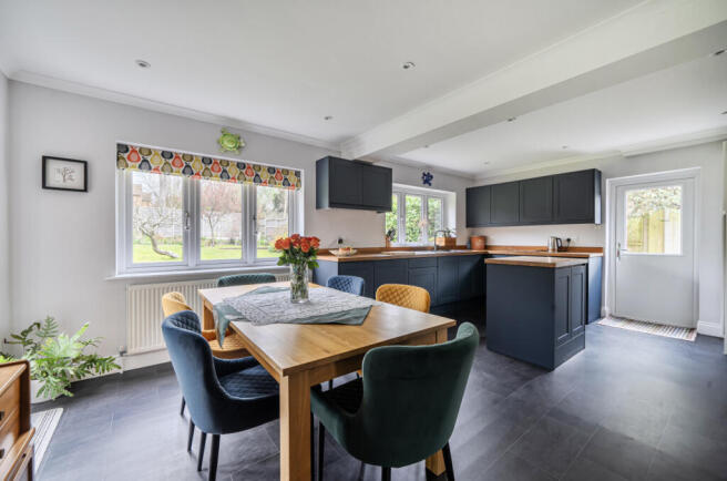 1425894-27-69c3c9...