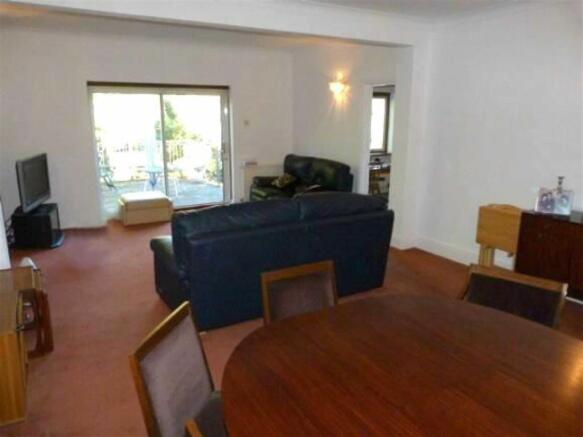 LOUNGE/DINING ROOM