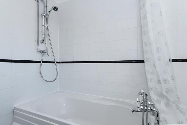 Hil-Bathroom_2.jpg