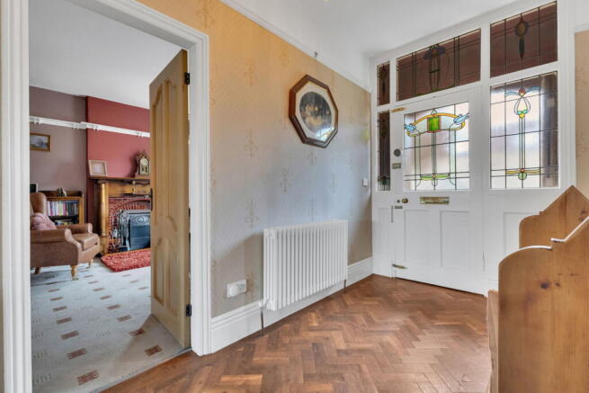 5 bed Detached for sale Image 8