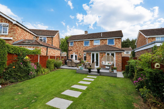 5 bed Detached for sale Image 4