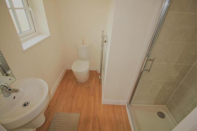 BRONZE RD ENSUITE.jpg