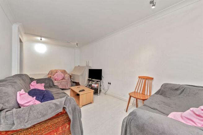 21ErringtonClose-6.jpg