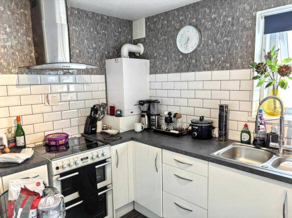 2 bed Flat for sale Image 6