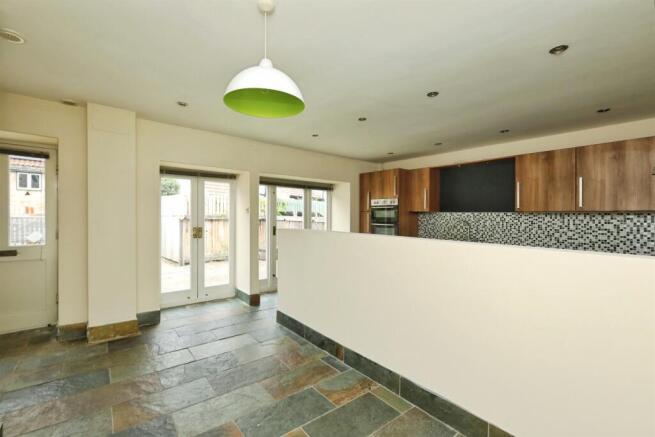 2 bed Semi-Detached for sale Image 7