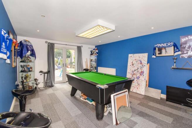 Lounge/Family/Games