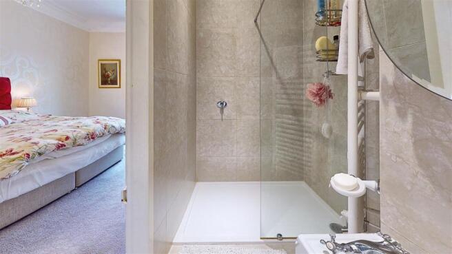 EN SUITE SHOWER ROOM