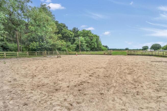 6 bed Detached for sale Image 8