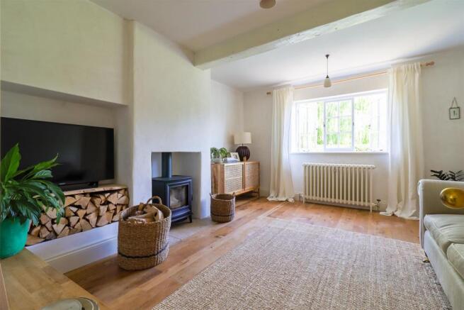LIVING ROOM pic 2
