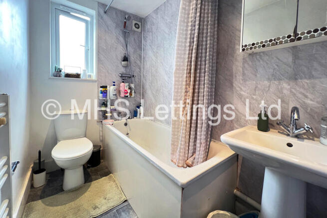 3 bed Flat to rent Image 7