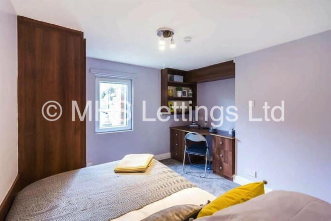 4 bed Terraced to rent Image 6