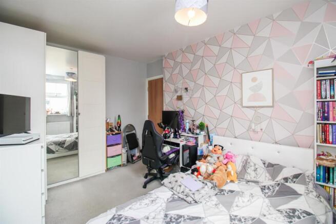 4 bed Detached for sale Image 8