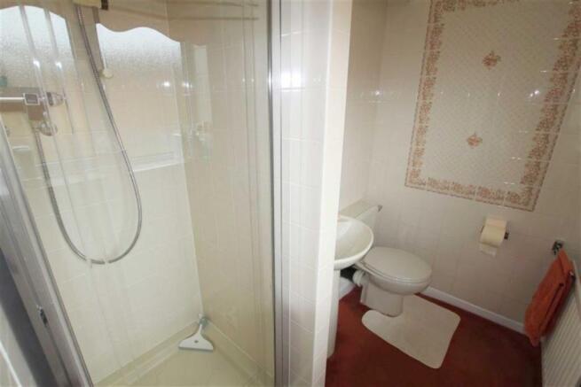 EN-SUITE SHOWER ROOM