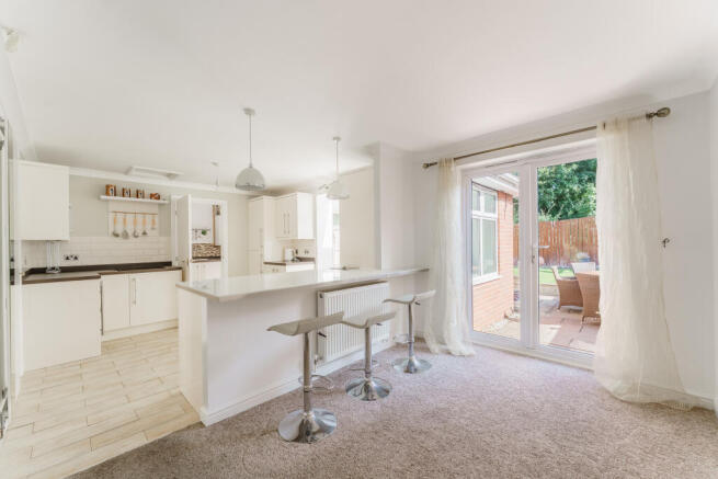 3 bed Detached to rent Image 4