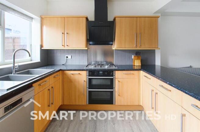 3 bed House to rent Image 4
