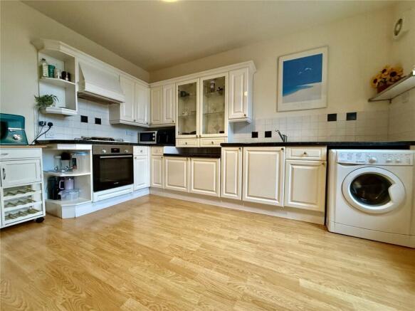 2 bed Apartment for sale Image 7