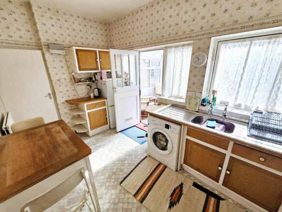 3 bed Flat for sale Image 6
